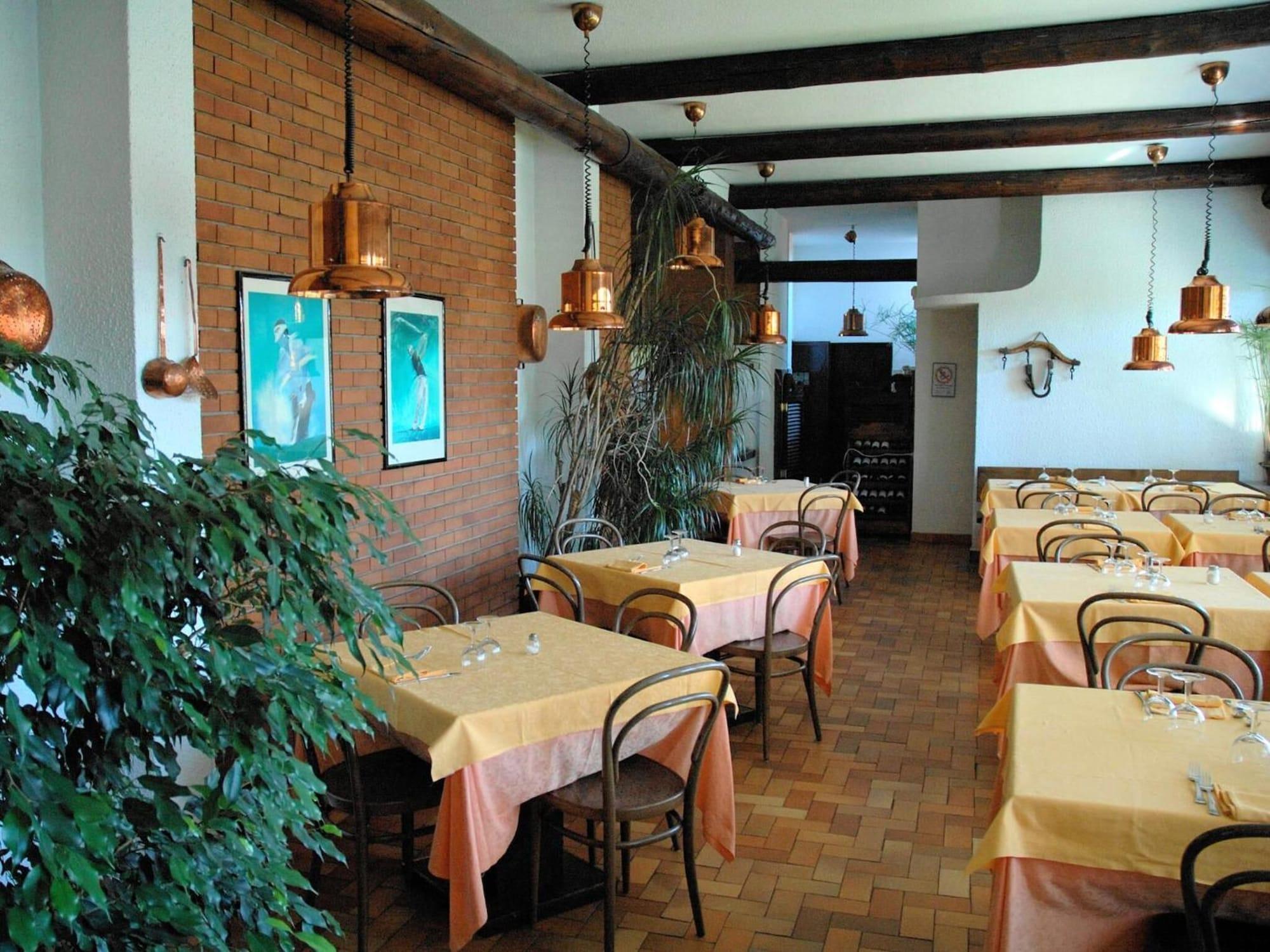Golf Hotel Lainate Zewnętrze zdjęcie