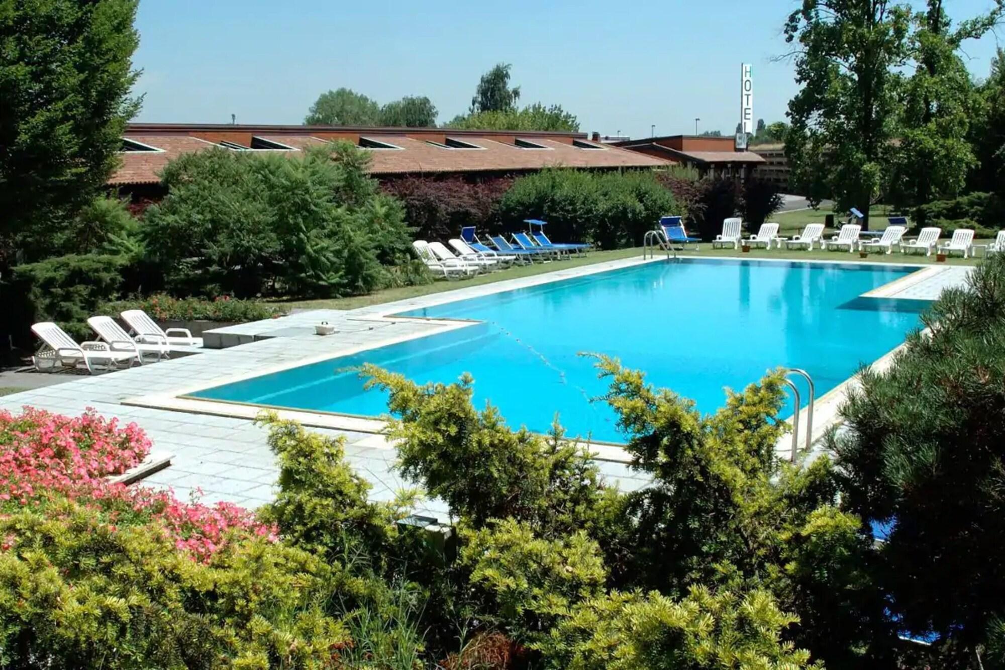 Golf Hotel Lainate Zewnętrze zdjęcie