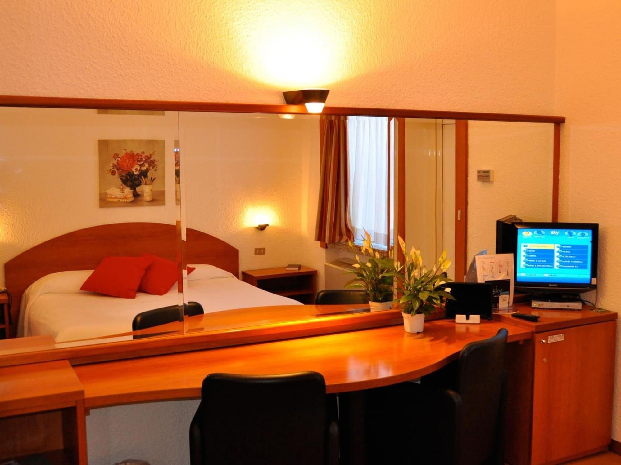 Golf Hotel Lainate Zewnętrze zdjęcie
