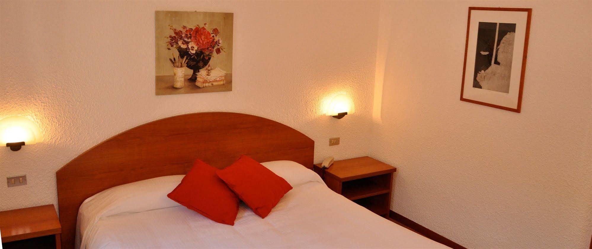 Golf Hotel Lainate Zewnętrze zdjęcie
