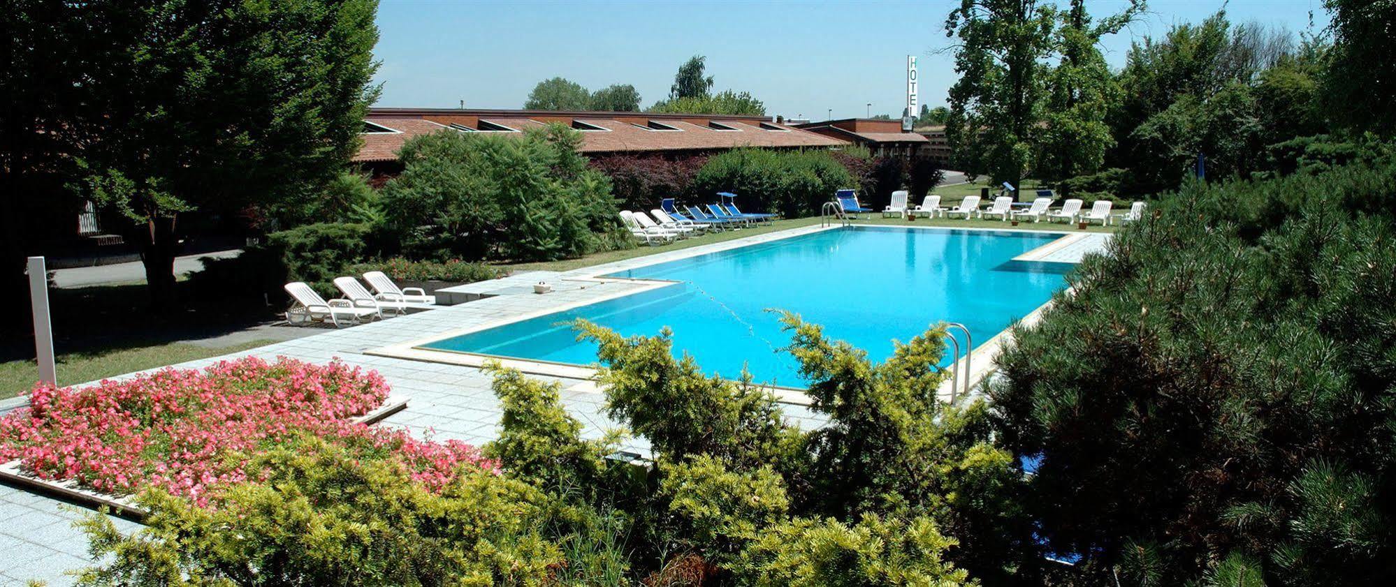 Golf Hotel Lainate Zewnętrze zdjęcie